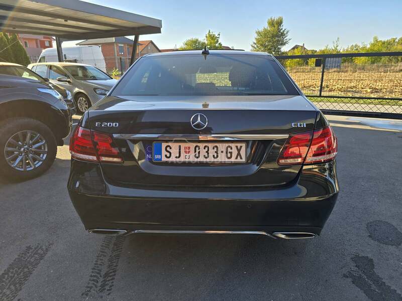 Mercedes Benz E 200 AVANTGARDE
