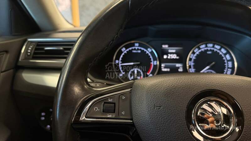 Škoda Superb //2.0 TDI/PANO//FUL