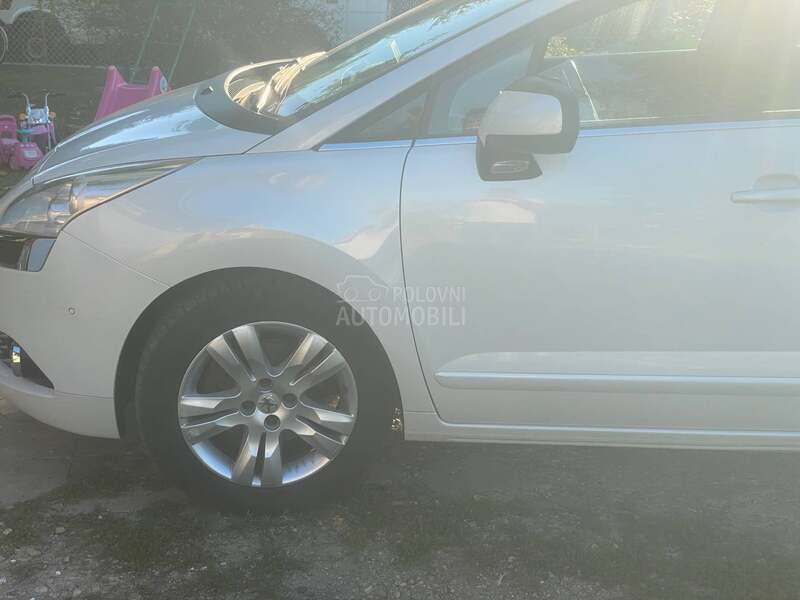 Peugeot 5008 1.6thp