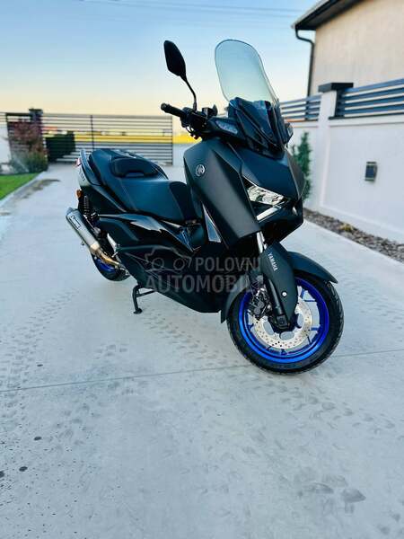 Yamaha X Max AkrapoviČ