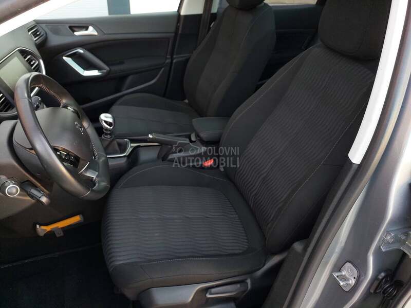 Peugeot 308 1.6BlueHDI PANO/LED
