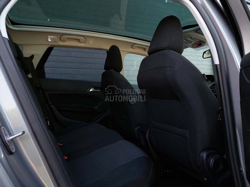 Peugeot 308 1.6BlueHDI PANO/LED