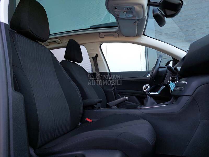 Peugeot 308 1.6BlueHDI PANO/LED