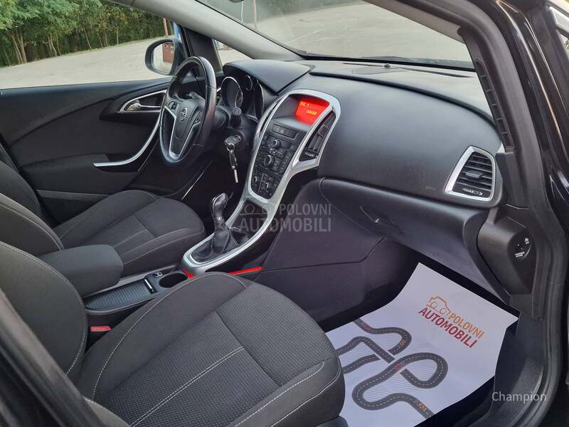 Opel Astra J 