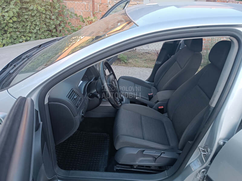 Volkswagen Golf 5 Lutkicaaa
