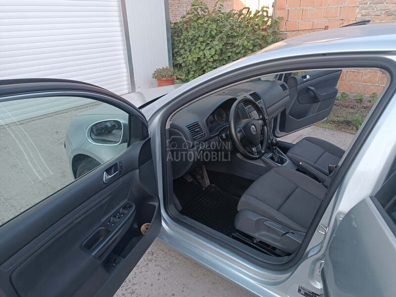 Volkswagen Golf 5 Lutkicaaa