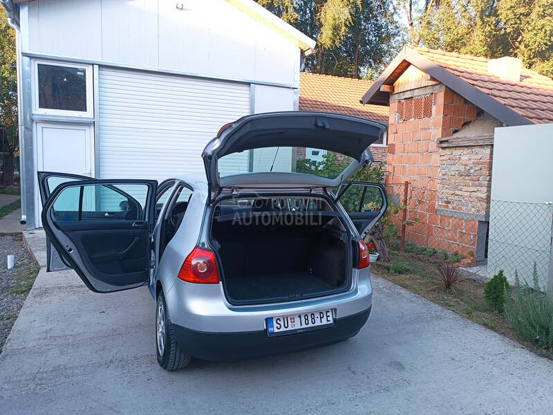 Volkswagen Golf 5 Lutkicaaa