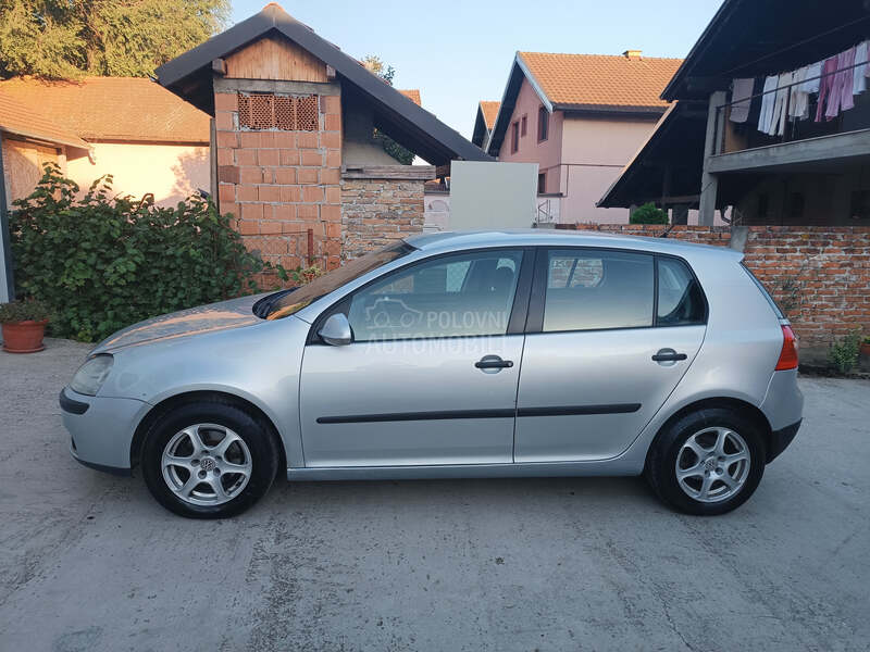 Volkswagen Golf 5 Lutkicaaa