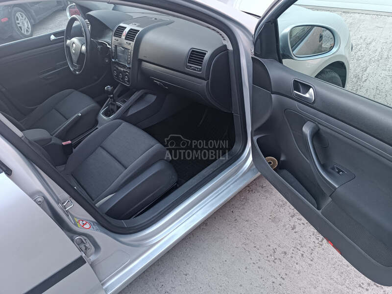 Volkswagen Golf 5 Lutkicaaa