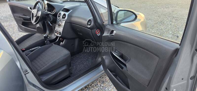Opel Corsa D 1.2b kaonov