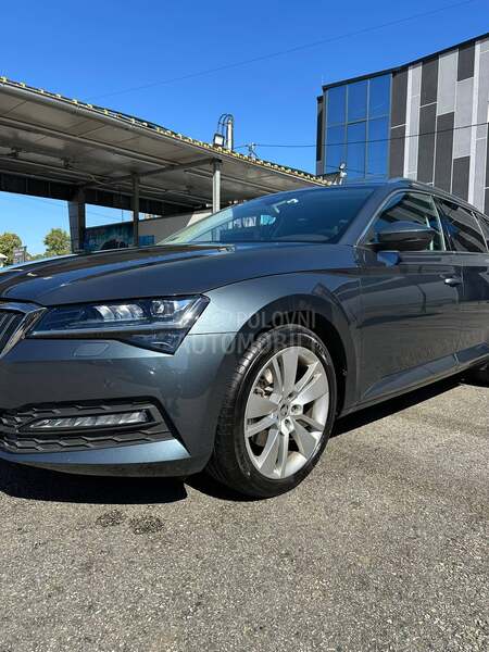 Škoda Superb Combi garaziran