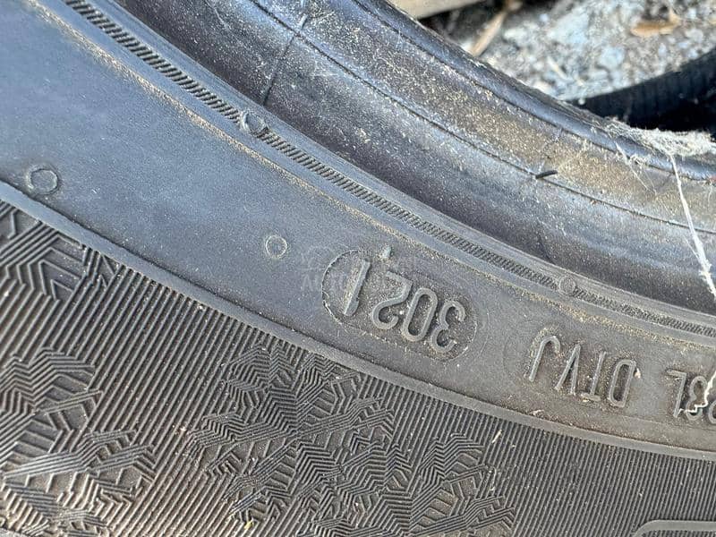 Semperit 235/55 R18 Zimska