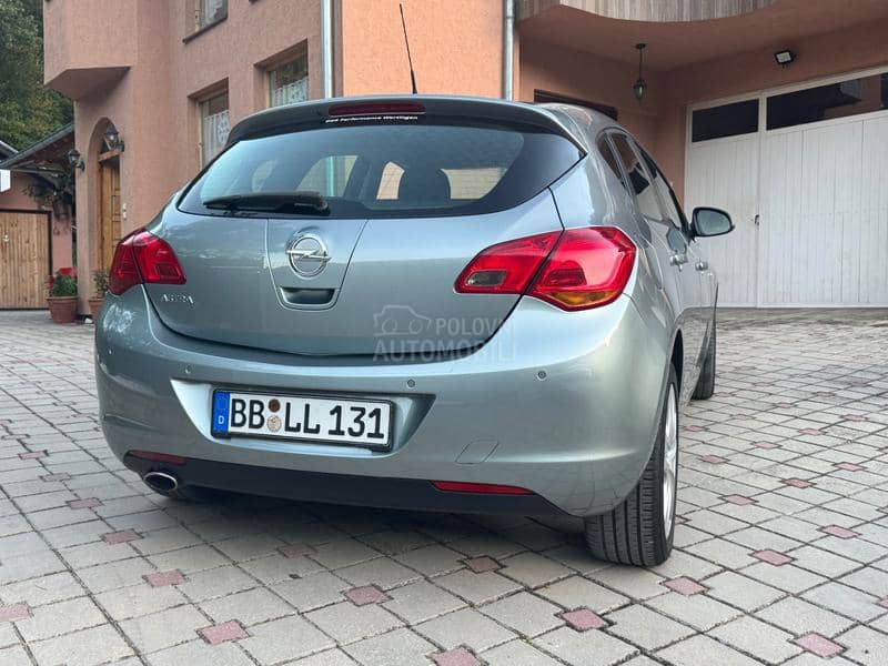 Opel Astra J 