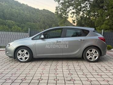 Opel Astra J 