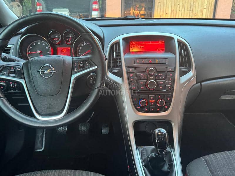 Opel Astra J 