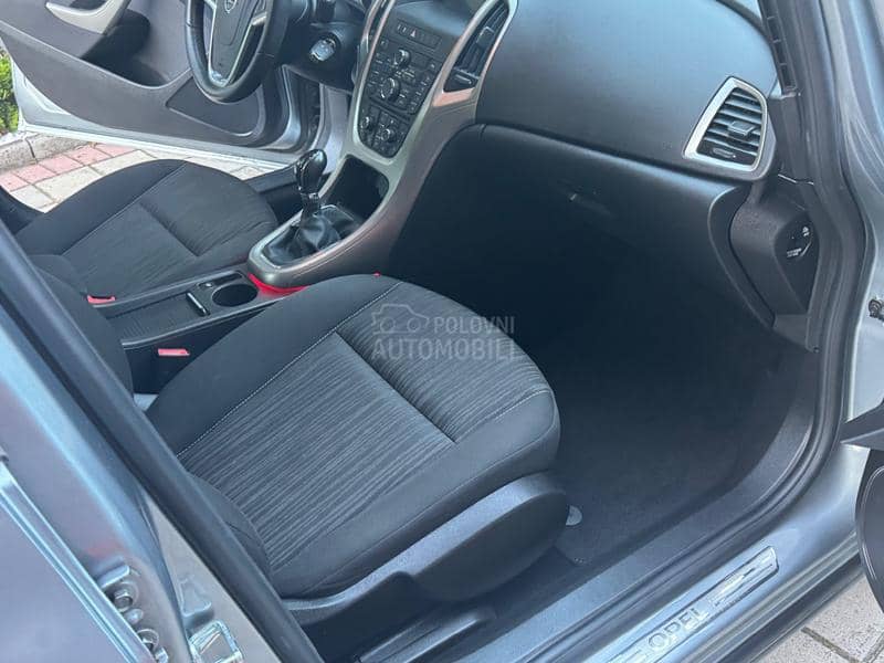 Opel Astra J 