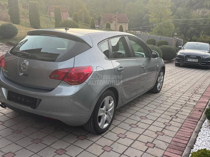 Opel Astra J 