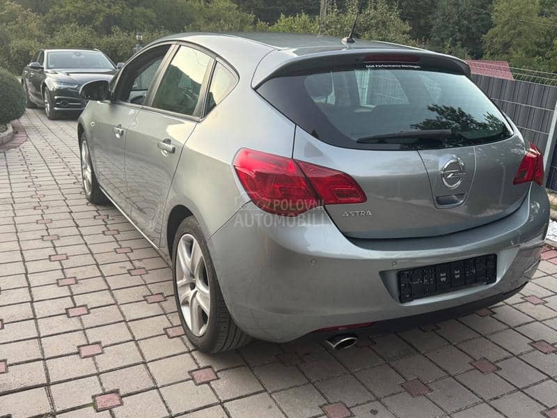 Opel Astra J 