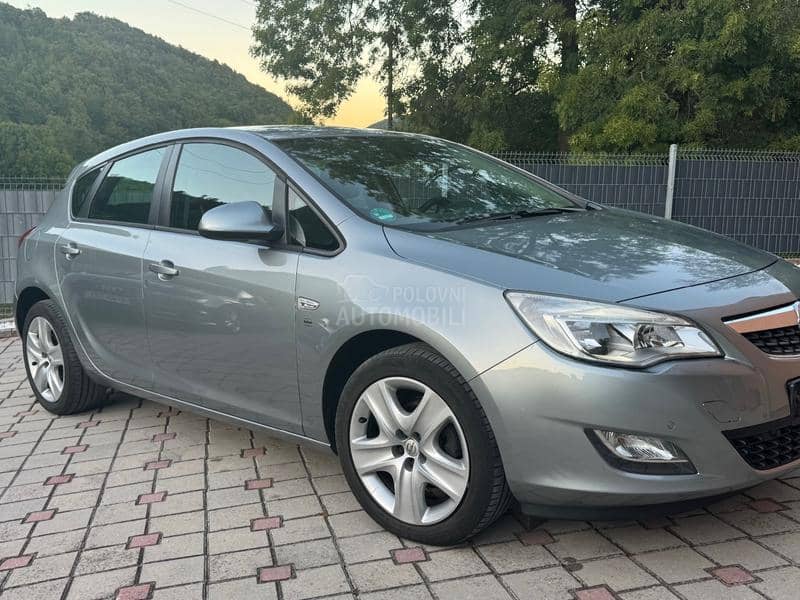 Opel Astra J 