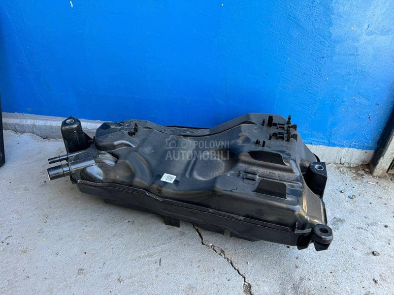 Ad blu rezervoar sa pumpom