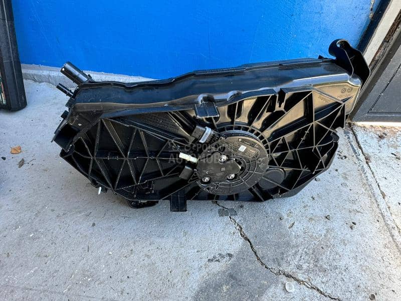 Ad blu rezervoar sa pumpom