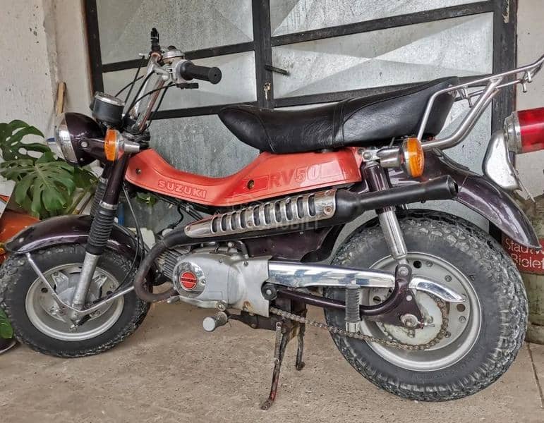 Suzuki RV50
