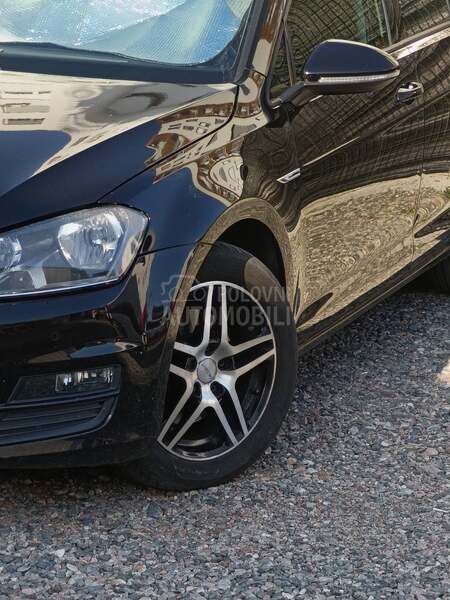Volkswagen Golf 7 1.6 TDI bluemotion