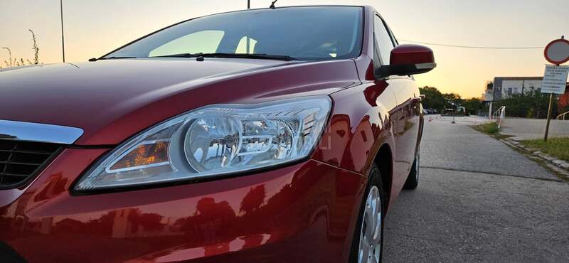 Ford Focus 1.6 b