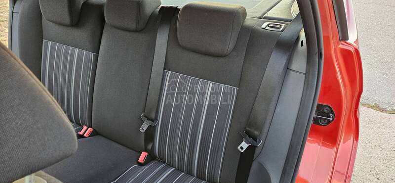 Ford Focus 1.6 b
