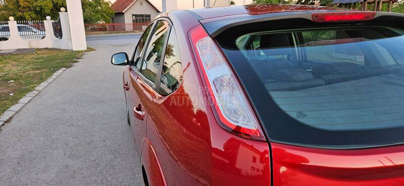 Ford Focus 1.6 b