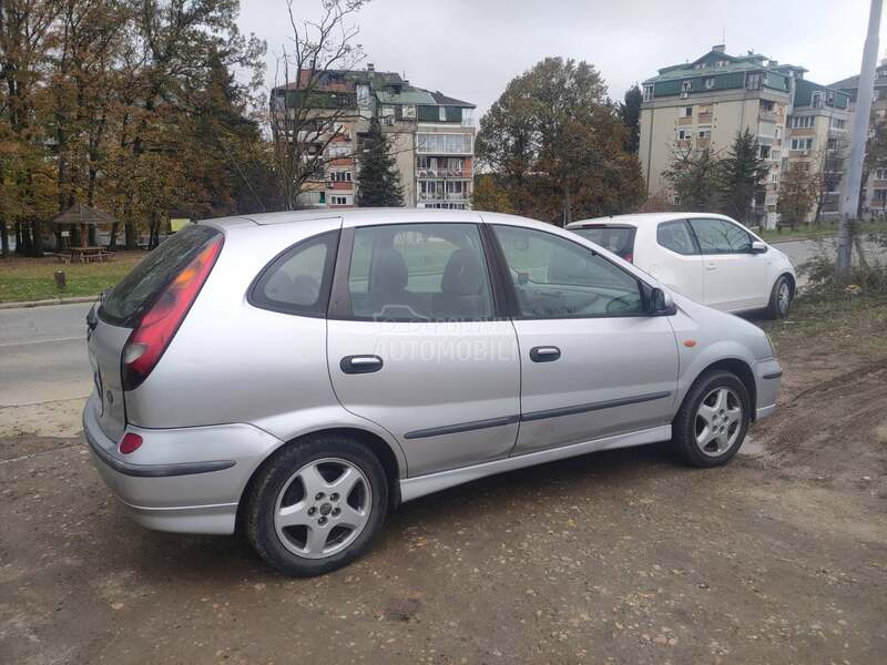 Nissan Almera Tino 