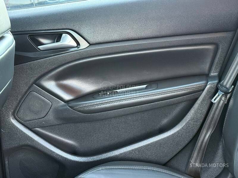 Peugeot 308 1.6 BLUE HDI ALLURE