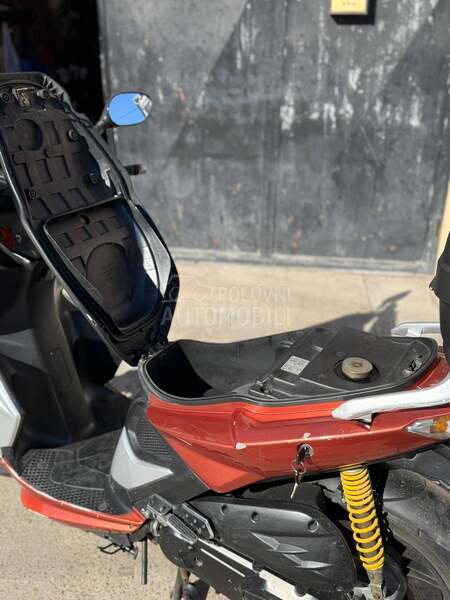 Kymco People Super 8