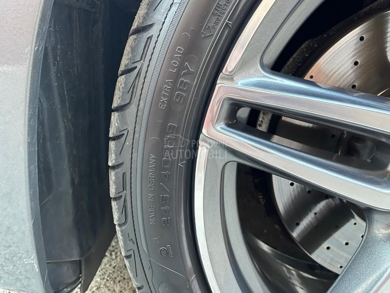 Mercedes Benz E 220 AMG