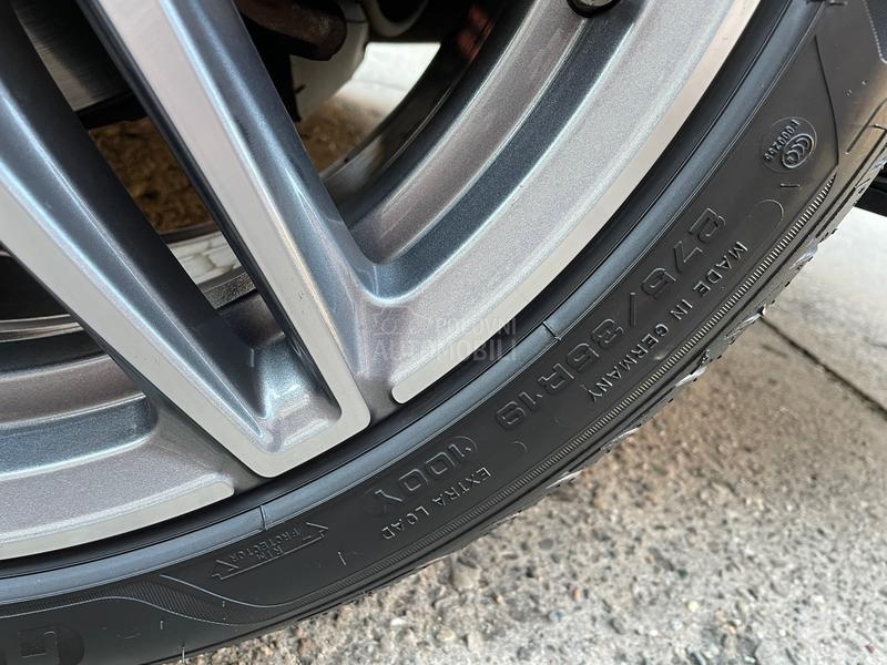 Mercedes Benz E 220 AMG