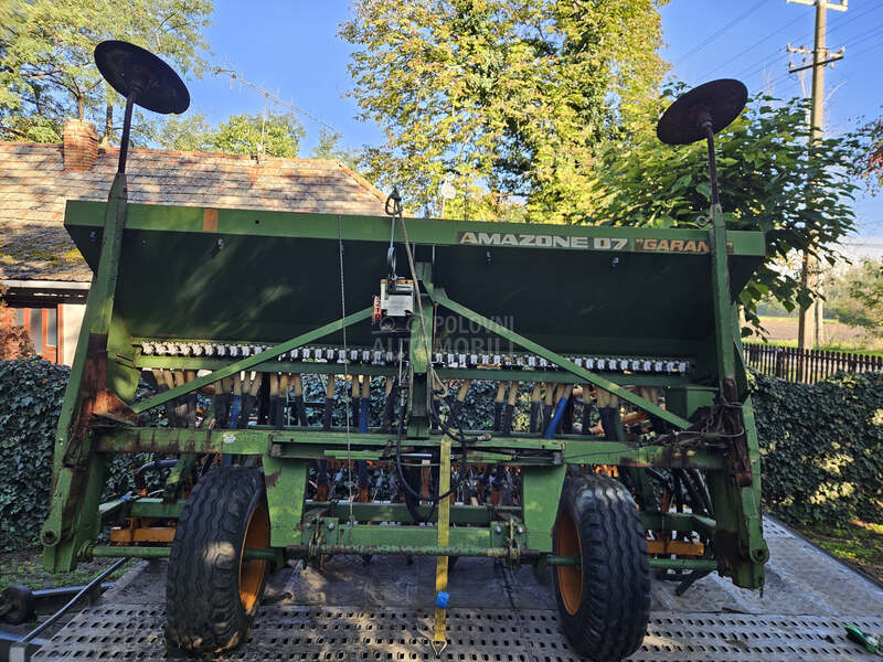 Amazone D7