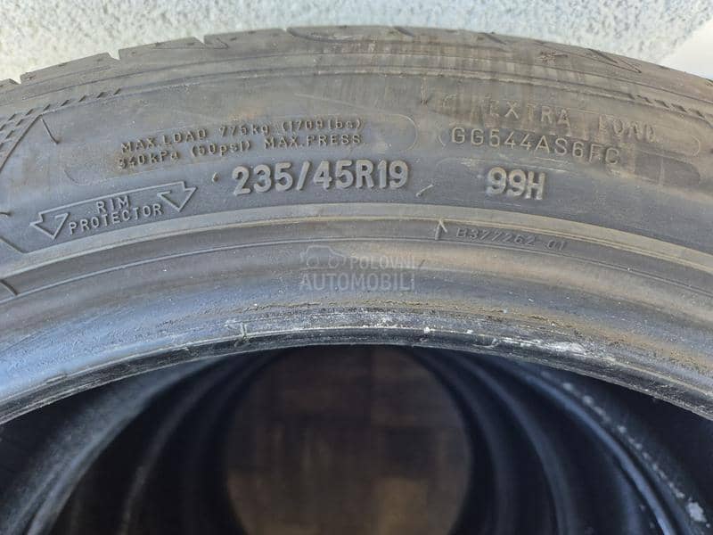 Goodyear 235/45 R19 Letnja