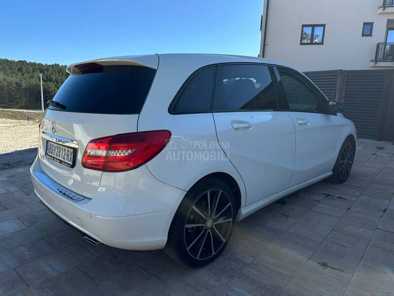 Mercedes Benz B 180 