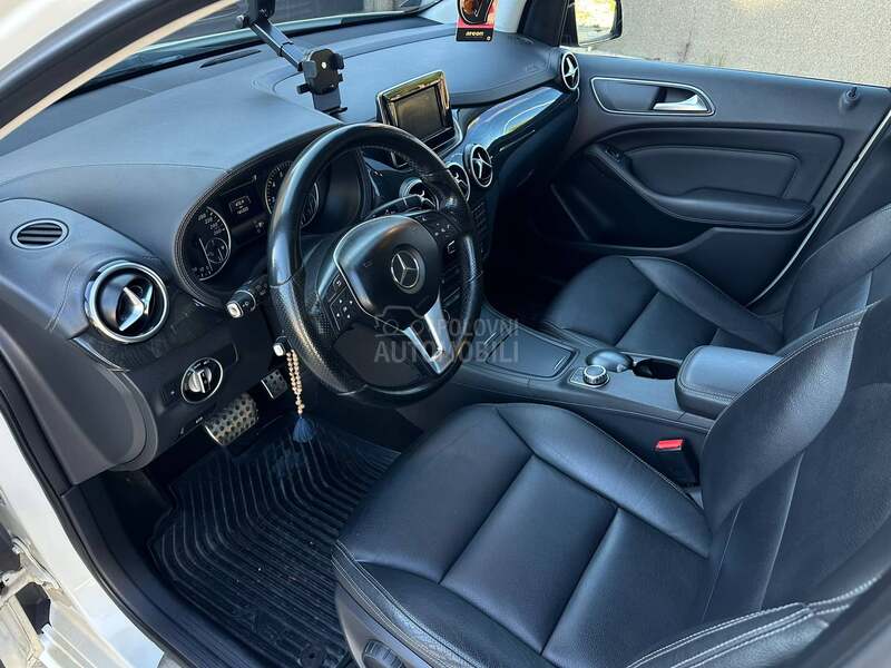 Mercedes Benz B 180 