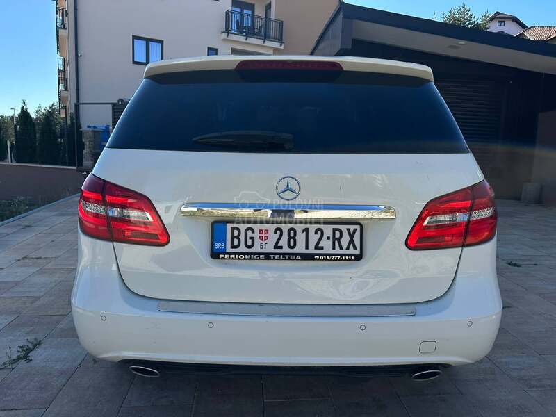 Mercedes Benz B 180 