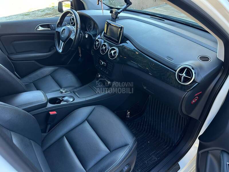 Mercedes Benz B 180 