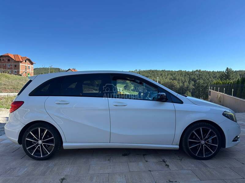 Mercedes Benz B 180 