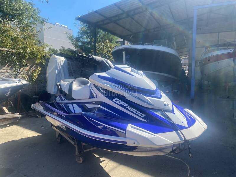 Yamaha GP 1800