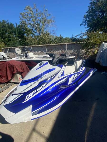 Yamaha GP 1800