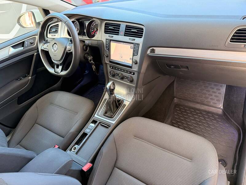 Volkswagen Golf 7 r-line/dsg/Led/kam