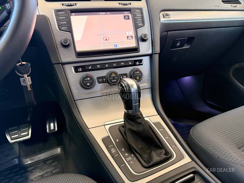 Volkswagen Golf 7 r-line/dsg/Led/kam