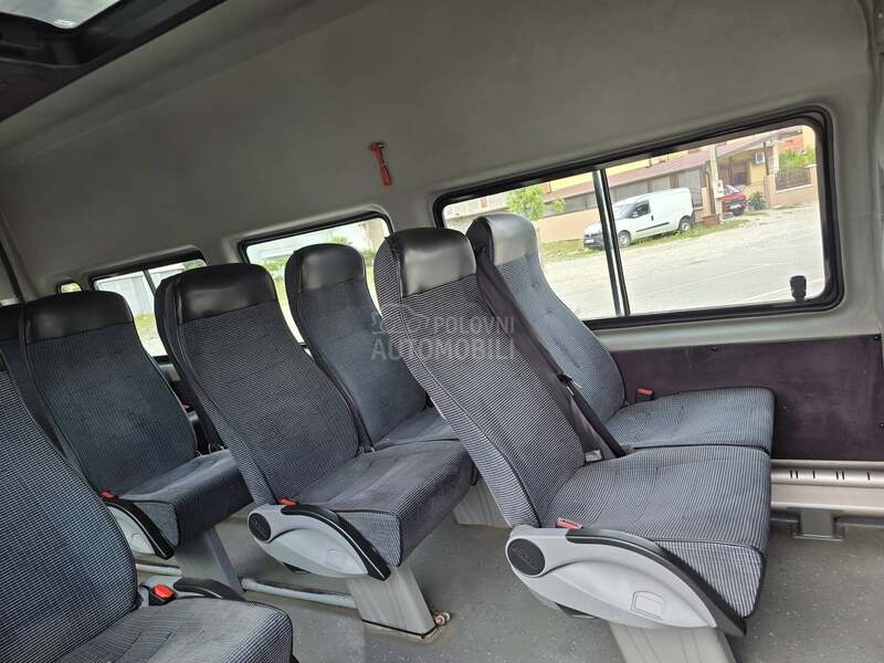 Ford Transit 18 sedista