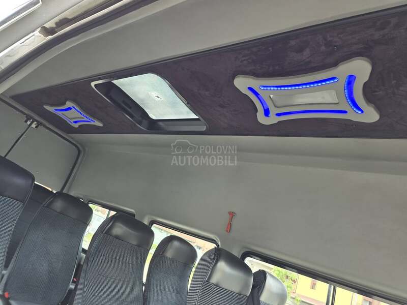 Ford Transit 18 sedista