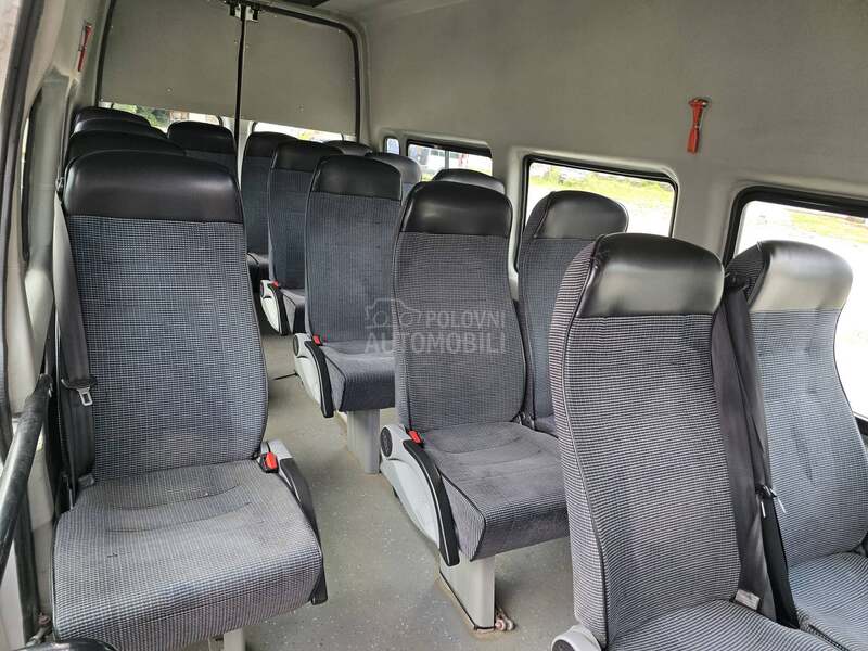 Ford Transit 18 sedista