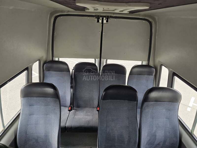 Ford Transit 18 sedista